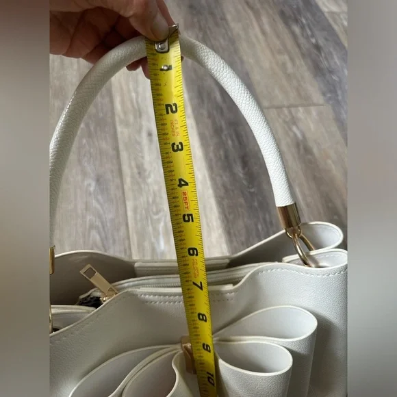 🛍️ Crossi cute bow bag never used. Measurements posted. - Picture 5 of 14